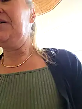 Snapshot of lisalustjouw chatting on 22, 9, 2025 lisalustjouw online show from 22, 9, 2025