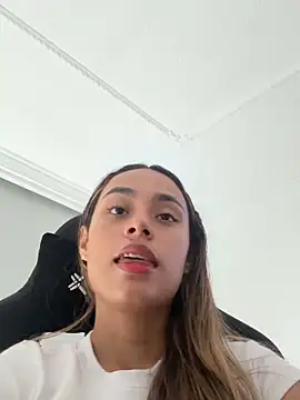 Snapshot of sheyla_sweet18 chatting on 16, 11, 2025 sheyla sweet18 online show from 16, 11, 2025