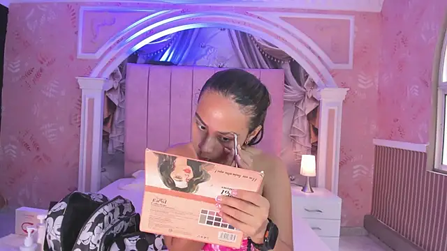 Snapshot of sheyla_sweet18 chatting on 1, 2, 2025 sheyla sweet18 online show from 1, 2, 2025