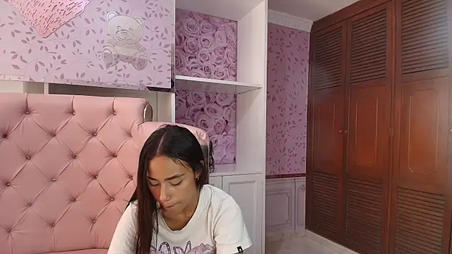 Snapshot of sheyla_sweet18 chatting on 6, 2, 2025 sheyla sweet18 online show from 6, 2, 2025