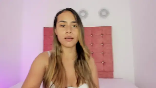 Snapshot of sheyla_sweet18 chatting on 9, 4, 2026 sheyla sweet18 online show from 9, 4, 2026