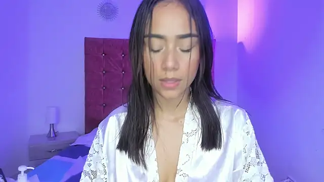 Snapshot of sheyla_sweet18 chatting on 4, 3, 2025 sheyla sweet18 online show from 4, 3, 2025