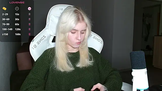 LizaKisses online show from 4, 10, 2025
