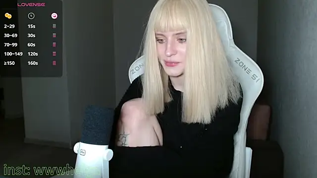 LizaKisses online show from 8, 11, 2025