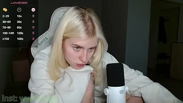 LizaKisses online show from 9, 10, 2025