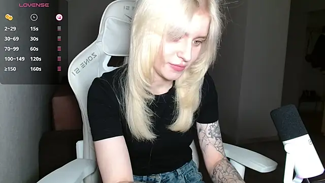 LizaKisses online show from 5, 10, 2025