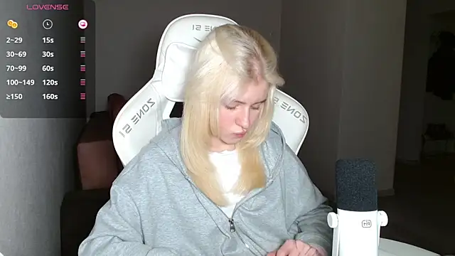 LizaKisses online show from 6, 10, 2025