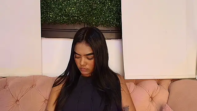 Snapshot of julieta_aguilar1 chatting on 21, 11, 2025 julieta aguilar1 online show from 21, 11, 2025