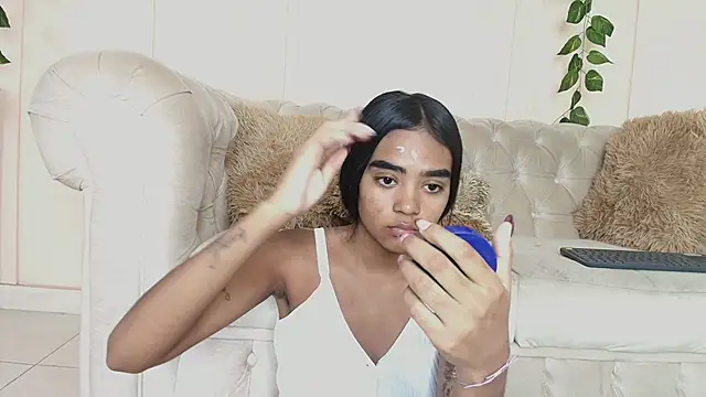 Snapshot of julieta_aguilar1 chatting on 23, 11, 2025 julieta aguilar1 online show from 23, 11, 2025