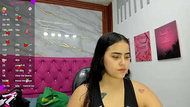 Snapshot of Helen_russo chatting on 8, 5, 2026 Helen russo online show from 8, 5, 2026