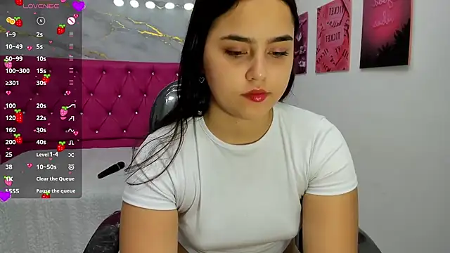 Snapshot of Helen_russo chatting on 23, 4, 2026 Helen russo online show from 23, 4, 2026