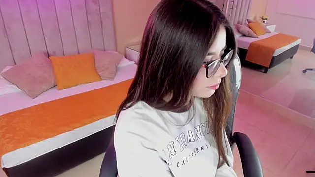 Charlotte Olsen  online show from 5, 11, 2025