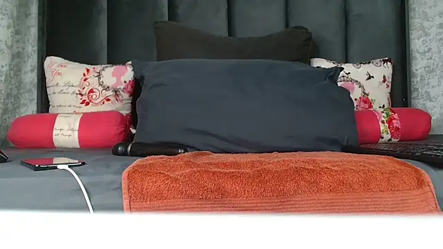 Lucy Blacksilk online show from 16, 2, 2026