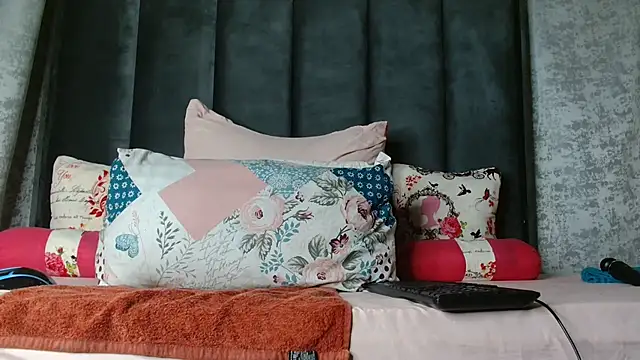 Lucy Blacksilk online show from 12, 1, 2026