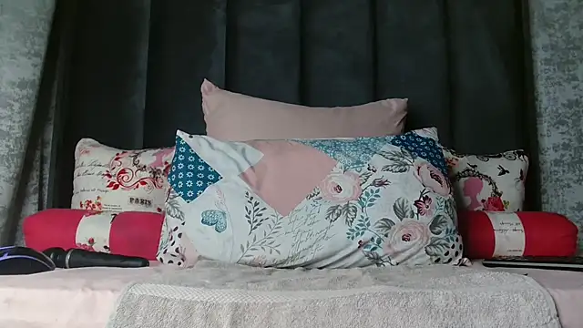 Lucy Blacksilk online show from 9, 11, 2025