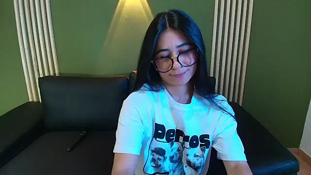 ChloeTurner  online show from 19, 10, 2025