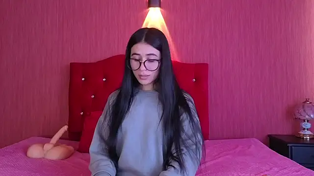 ChloeTurner  online show from 15, 11, 2025