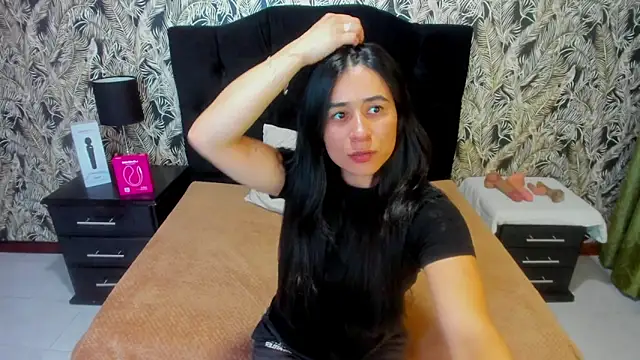 ChloeTurner  online show from 17, 4, 2026