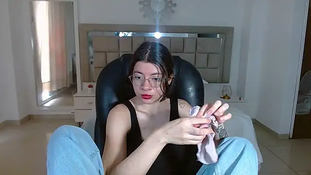 zoecruzz online show from 18, 11, 2025