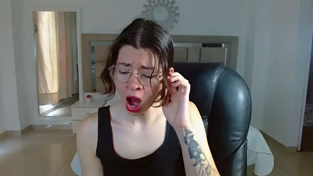 zoecruzz online show from 24, 10, 2025