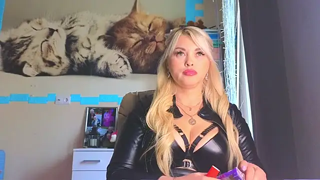 Snow Goddess online show from 23, 5, 2026