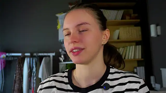 Snapshot of DarylBarks chatting on 26, 11, 2025 DarylBarks online show from 26, 11, 2025