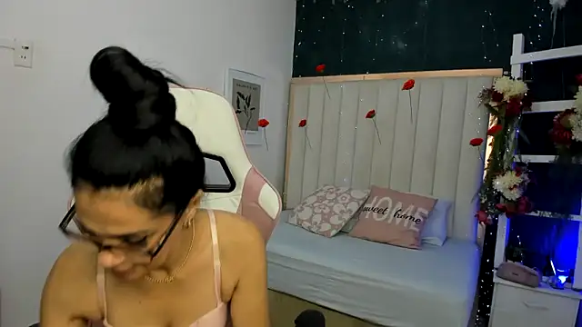 margot smith  online show from 16, 3, 2026