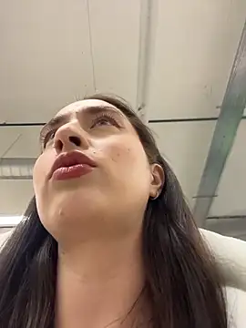 Holly Play online show from 9, 2, 2026