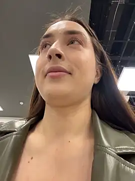 Holly Play online show from 5, 11, 2025