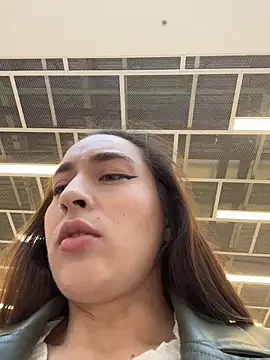 Holly Play online show from 27, 10, 2025