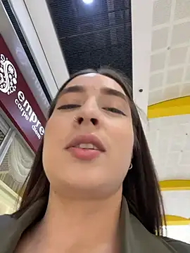 Holly Play online show from 18, 4, 2026