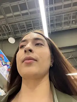 Holly Play online show from 8, 4, 2026