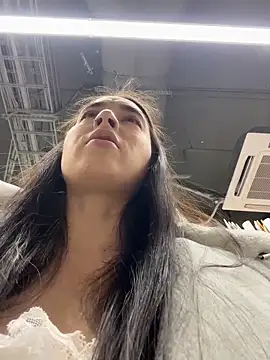 Holly Play online show from 27, 2, 2026