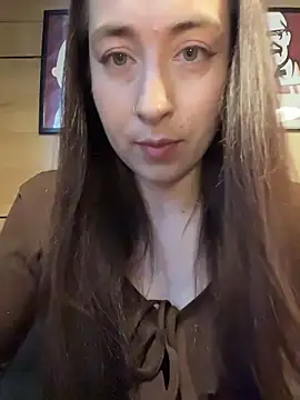 Holly Play online show from 5, 6, 2026