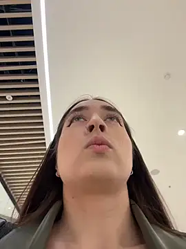 Holly Play online show from 13, 4, 2026