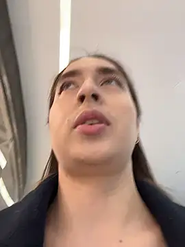 Holly Play online show from 7, 4, 2026