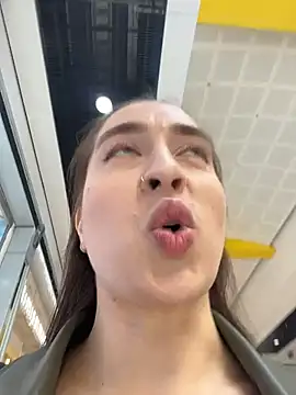 Holly Play online show from 21, 4, 2026