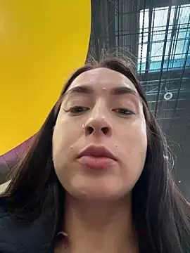 Holly Play online show from 13, 2, 2025