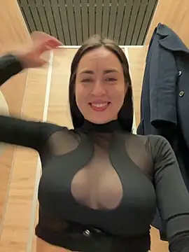 Holly Play online show from 27, 1, 2025