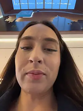 Holly Play online show from 20, 12, 2025