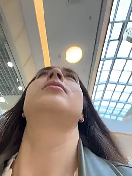 Holly Play online show from 4, 4, 2026