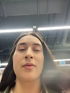 Holly Play online show from 9, 11, 2025