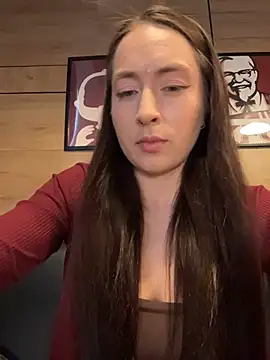 Holly Play online show from 15, 5, 2026