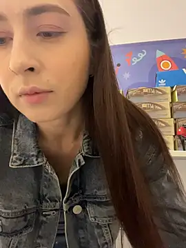 Holly Play online show from 21, 7, 2026
