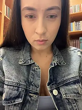 Holly Play online show from 22, 7, 2026