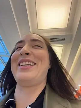 Holly Play online show from 30, 10, 2025