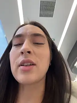 Holly Play online show from 20, 2, 2026