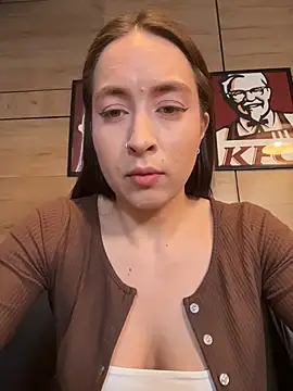 Holly Play online show from 28, 4, 2026