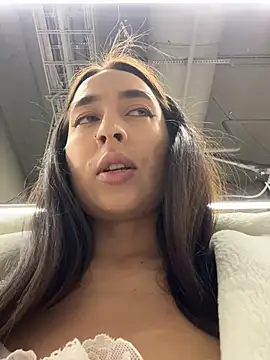 Holly Play online show from 25, 2, 2026