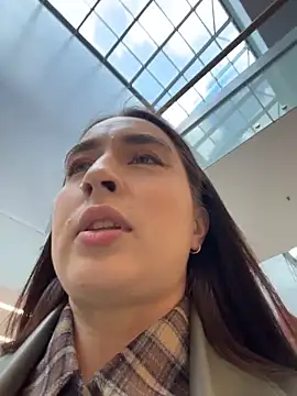 Holly Play online show from 28, 3, 2026